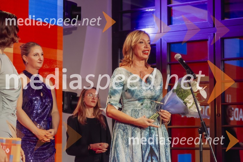  Zala Djurić, igralka;  ... ; mag. Ladeja Godina Košir, voditeljica platforme Circular Change, sopredsedujoča AmCham Komisiji za krožno gospodarstvo in delitveno ekonomijoElle Style Awards 2024