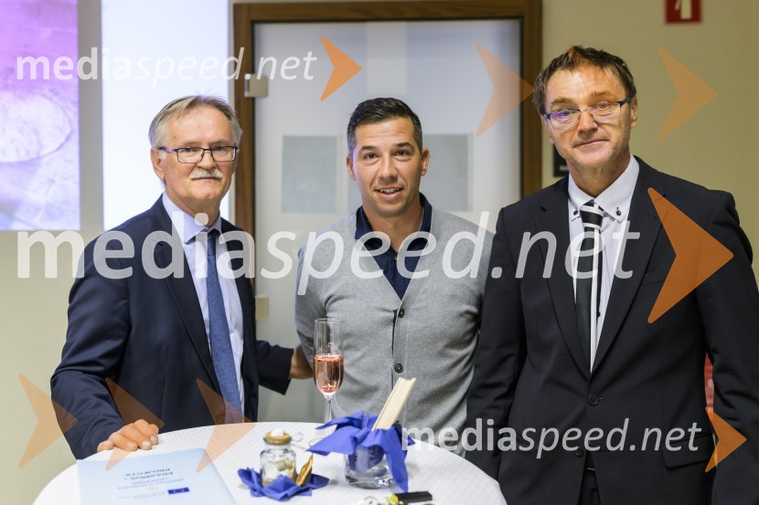  Dragan Todorović, gostujoči profesor strežbe iz Turističko-ugostiteljske šole Split;  Grega Frangež, profesor;  ... Novinarska konferenca z dalmatinsko kulinariko, Srednja šola za gostinstvo in turizem Maribor