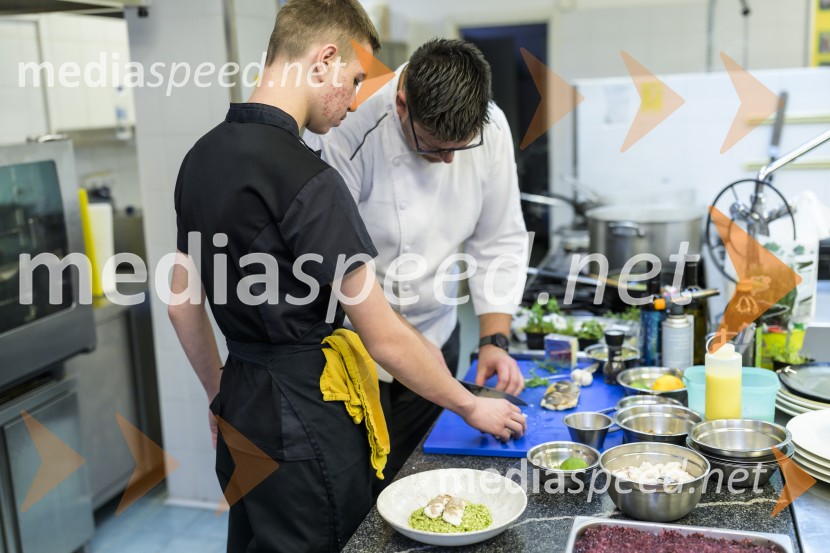  ... ;  Ivica Katić, hrvaški chefNovinarska konferenca z dalmatinsko kulinariko, Srednja šola za gostinstvo in turizem Maribor