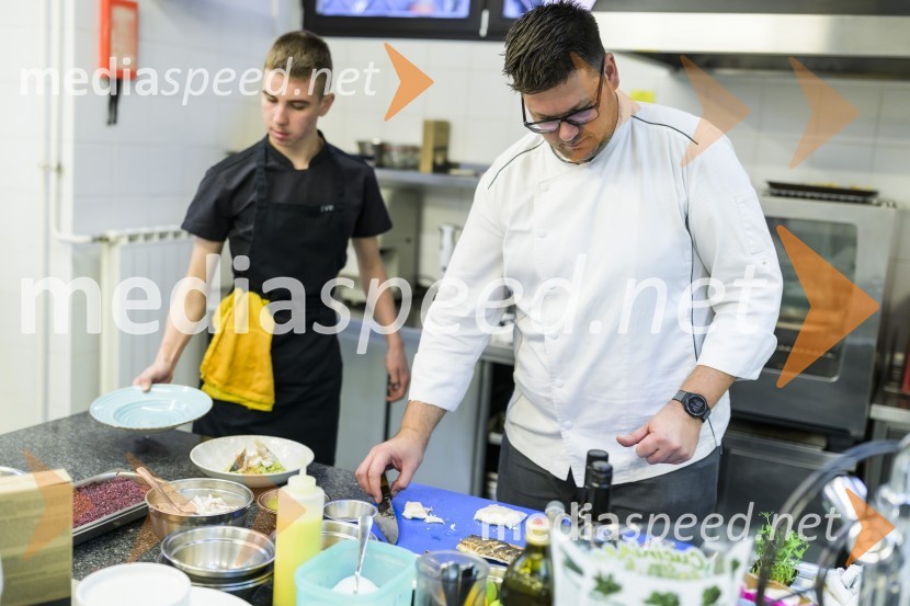  ... ;  Ivica Katić, hrvaški chefNovinarska konferenca z dalmatinsko kulinariko, Srednja šola za gostinstvo in turizem Maribor