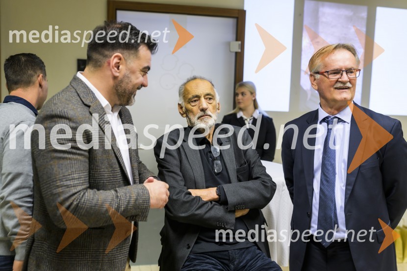  ... ;  Dušan Erjavec, ravnatelj, Srednja šola za gostinstvo in turizem Maribor;  Dragan Todorović, gostujoči profesor strežbe iz Turističko-ugostiteljske šole SplitNovinarska konferenca z dalmatinsko kulinariko, Srednja šola za gostinstvo in turizem Maribor