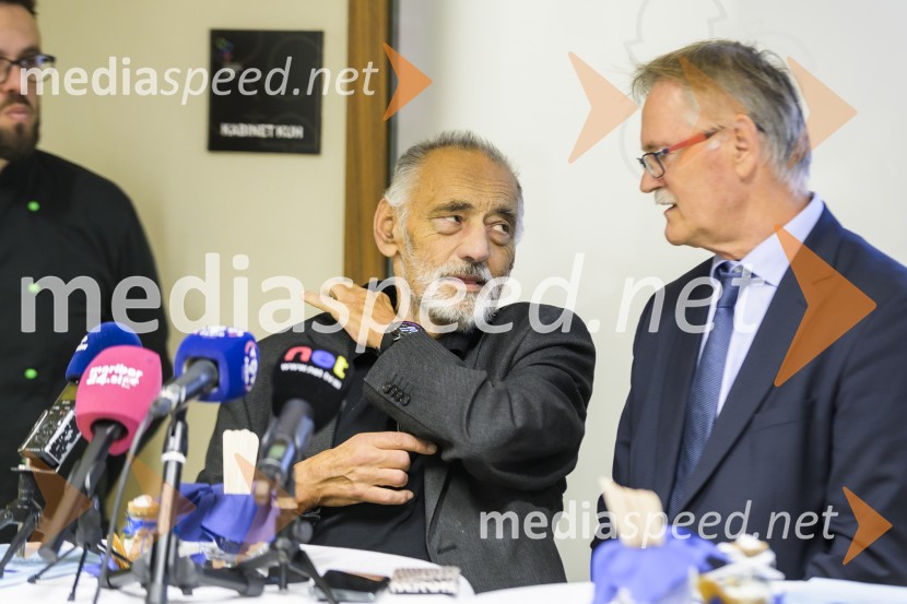  Dušan Erjavec, ravnatelj, Srednja šola za gostinstvo in turizem Maribor;  Dragan Todorović, gostujoči profesor strežbe iz Turističko-ugostiteljske šole SplitNovinarska konferenca z dalmatinsko kulinariko, Srednja šola za gostinstvo in turizem Maribor