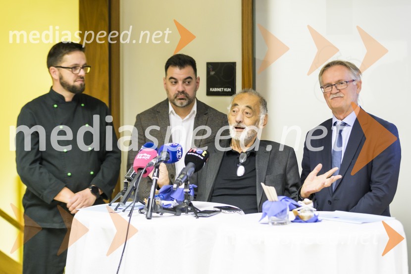  Nejc Simšič, novinar;  ... ;  Dušan Erjavec, ravnatelj, Srednja šola za gostinstvo in turizem Maribor;  Dragan Todorović, gostujoči profesor strežbe iz Turističko-ugostiteljske šole SplitNovinarska konferenca z dalmatinsko kulinariko, Srednja šola za gostinstvo in turizem Maribor