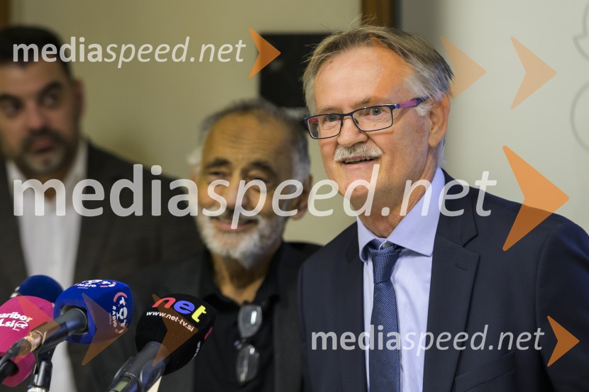  Dragan Todorović, gostujoči profesor strežbe iz Turističko-ugostiteljske šole SplitNovinarska konferenca z dalmatinsko kulinariko, Srednja šola za gostinstvo in turizem Maribor