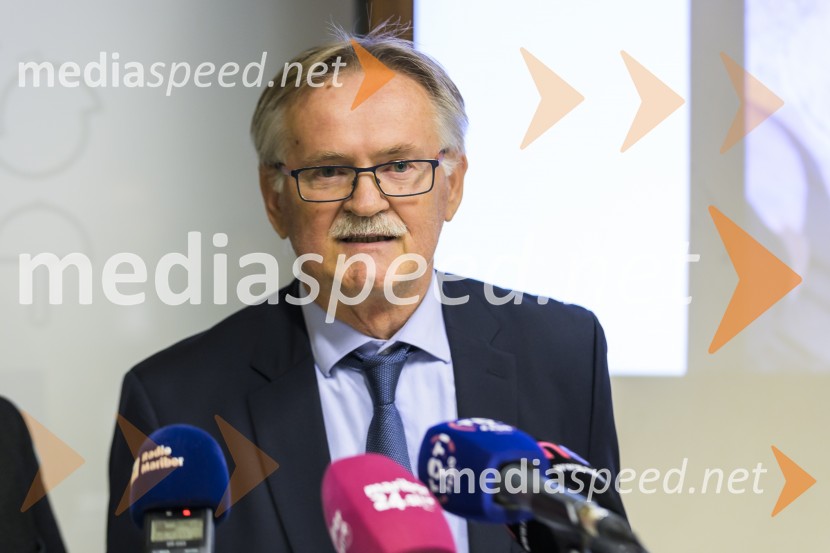  Dragan Todorović, gostujoči profesor strežbe iz Turističko-ugostiteljske šole SplitNovinarska konferenca z dalmatinsko kulinariko, Srednja šola za gostinstvo in turizem Maribor