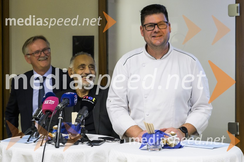  Dragan Todorović, gostujoči profesor strežbe iz Turističko-ugostiteljske šole Split;  Dušan Erjavec, ravnatelj, Srednja šola za gostinstvo in turizem Maribor;  Ivica Katić, hrvaški chefNovinarska konferenca z dalmatinsko kulinariko, Srednja šola za gostinstvo in turizem Maribor