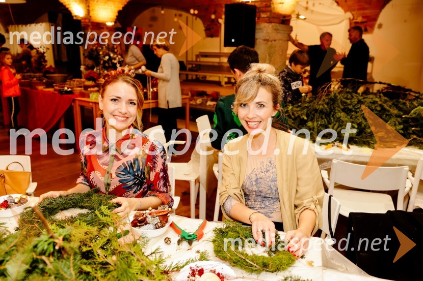  Nina Cijan, novinarka in voditeljica TV Slovenija;  Melita Kontrec, novinarka kulture TV SlovenijaPletenje venčkov na Waldorfski šoli Ljubljana