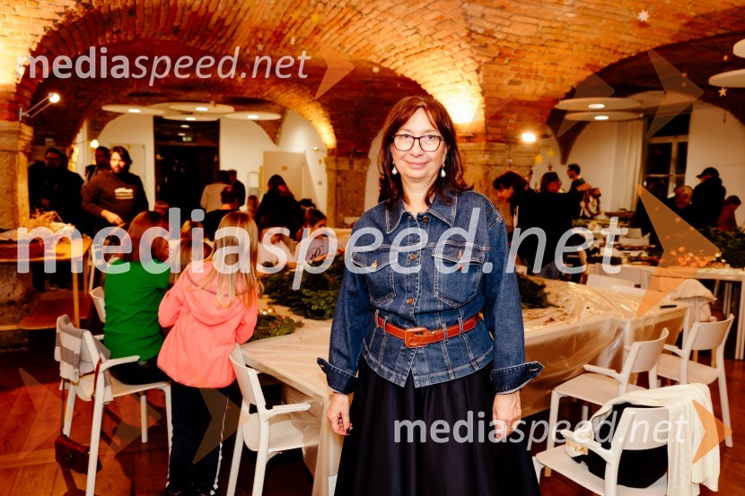  Branka Strmole Ukmar, Waldorfska šola LjubljanaPletenje venčkov na Waldorfski šoli Ljubljana