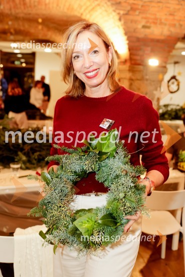 mag. Ladeja Godina Košir, voditeljica platforme Circular Change, sopredsedujoča AmCham Komisiji za krožno gospodarstvo in delitveno ekonomijoPletenje venčkov na Waldorfski šoli Ljubljana