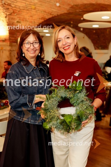  Branka Strmole Ukmar, Waldorfska šola Ljubljana; mag. Ladeja Godina Košir, voditeljica platforme Circular Change, sopredsedujoča AmCham Komisiji za krožno gospodarstvo in delitveno ekonomijoPletenje venčkov na Waldorfski šoli Ljubljana