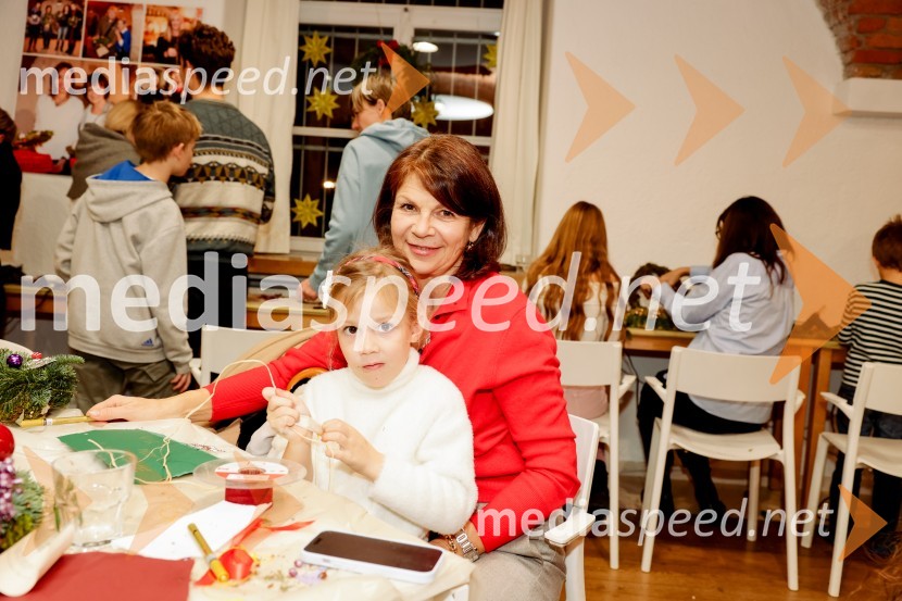 Pletenje venčkov na Waldorfski šoli Ljubljana