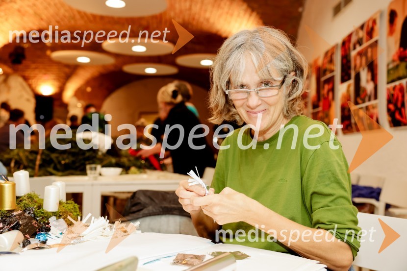  Nataša Tič Ralijan, igralkaPletenje venčkov na Waldorfski šoli Ljubljana