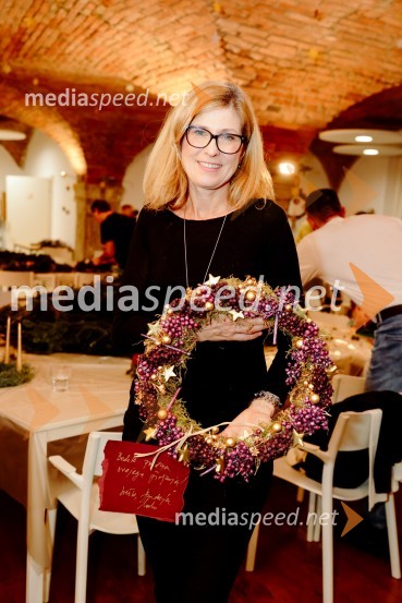  Andreja Comino, novinarkaPletenje venčkov na Waldorfski šoli Ljubljana