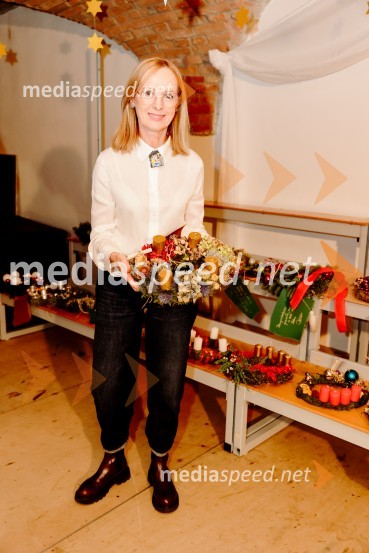  Bernarda Oman, igralkaPletenje venčkov na Waldorfski šoli Ljubljana