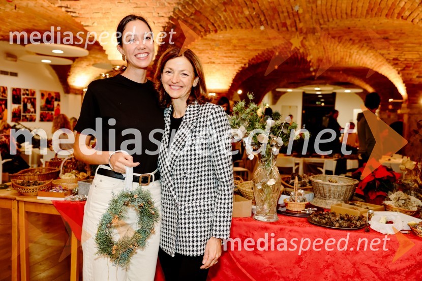  Taja Košir Popovič; dr. Maja Zalaznik, nekdanja ministrica za izobraževanje, znanost in športPletenje venčkov na Waldorfski šoli Ljubljana