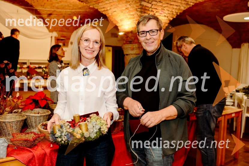  Bernarda Oman, igralka;  ... Pletenje venčkov na Waldorfski šoli Ljubljana