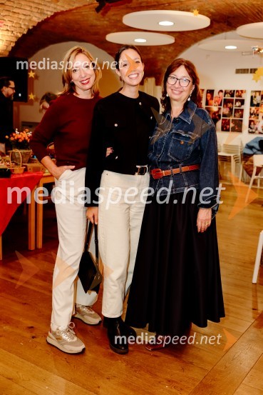 mag. Ladeja Godina Košir, voditeljica platforme Circular Change, sopredsedujoča AmCham Komisiji za krožno gospodarstvo in delitveno ekonomijo;  Taja Košir Popovič;  Branka Strmole Ukmar, Waldorfska šola LjubljanaPletenje venčkov na Waldorfski šoli Ljubljana