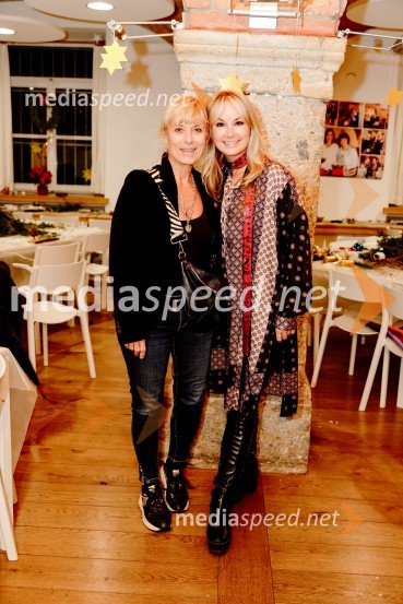  Barbra Jermann, urednica revije Suzy;  Saša Lendero, pevka, voditeljicaPletenje venčkov na Waldorfski šoli Ljubljana