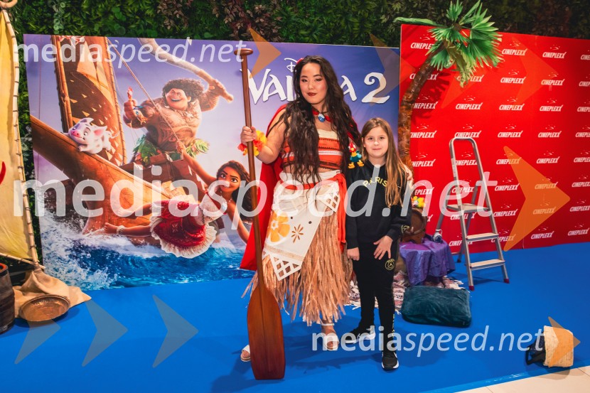  Val Mandz, cosplayer ;  ... Vaiana 2, premiera animiranega filma v Cineplexx Ljubljana