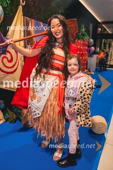  Val Mandz, cosplayer ;  ... Vaiana 2, premiera animiranega filma v Cineplexx Ljubljana