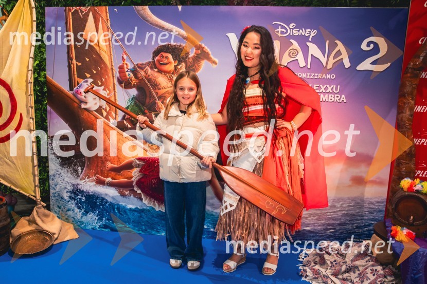  ... ;  Val Mandz, cosplayer Vaiana 2, premiera animiranega filma v Cineplexx Ljubljana