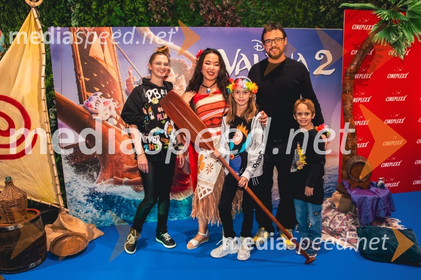  Teja Britovšek, Lepa soseda 2011;  Val Mandz, cosplayer ;  Khaleesi Luna Meglič;  Boštjan Meglič, glasbenik, član skupine Siddharta;  Nelio Shai MegličVaiana 2, premiera animiranega filma v Cineplexx Ljubljana