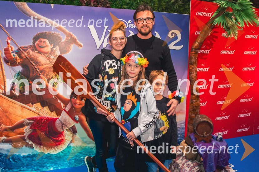  Teja Britovšek, Lepa soseda 2011;  Khaleesi Luna Meglič;  Boštjan Meglič, glasbenik, član skupine Siddharta;  Nelio Shai MegličVaiana 2, premiera animiranega filma v Cineplexx Ljubljana