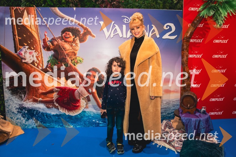  Marlon Kontrec;  Nina Osenar Kontrec, pevka, voditeljica, modelVaiana 2, premiera animiranega filma v Cineplexx Ljubljana