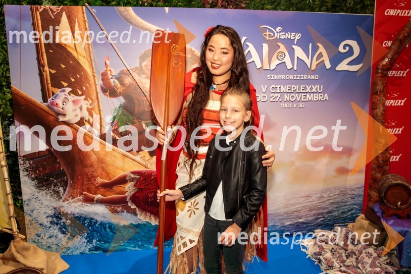  Val Mandz, cosplayer ;  ... Vaiana 2, premiera animiranega filma v Cineplexx Ljubljana