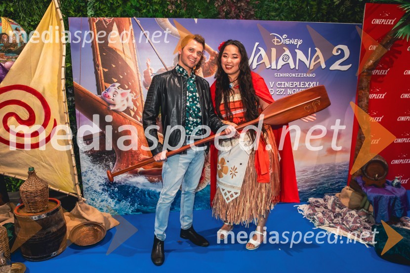  ... ;  Val Mandz, cosplayer Vaiana 2, premiera animiranega filma v Cineplexx Ljubljana