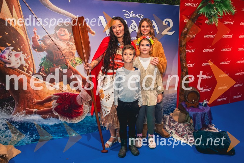  Val Mandz, cosplayer ;  ... ;  ... ;  Teja  Jugovic, spletna vplivnica, Cool mamacitaVaiana 2, premiera animiranega filma v Cineplexx Ljubljana