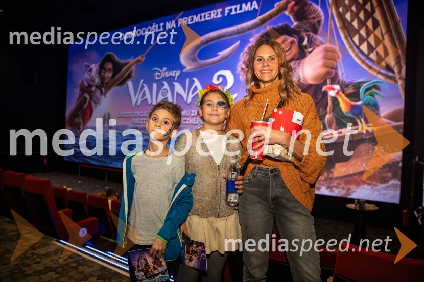  ... ;  ... ;  Teja  Jugovic, spletna vplivnica, Cool mamacitaVaiana 2, premiera animiranega filma v Cineplexx Ljubljana