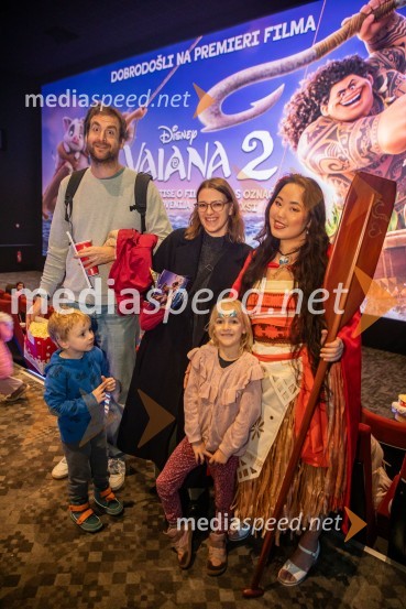  ... ;  ... ;  ... ;  ... ;  Val Mandz, cosplayer Vaiana 2, premiera animiranega filma v Cineplexx Ljubljana