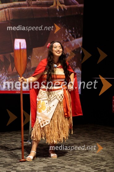 Val Mandz, cosplayer Vaiana 2, premiera animiranega filma v Cineplexx Ljubljana