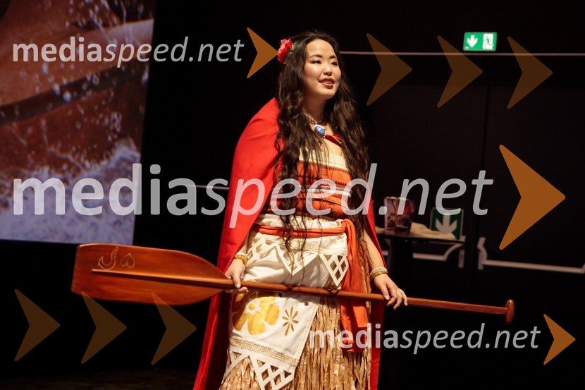  Val Mandz, cosplayer Vaiana 2, premiera animiranega filma v Cineplexx Ljubljana