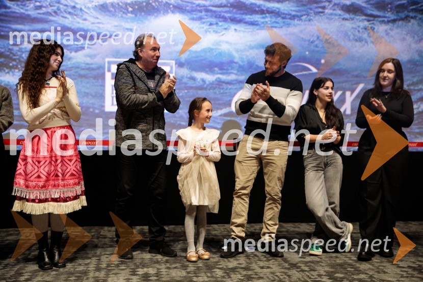  Katja Ajster - Kataya, pevka, igralka;  Marjan Bunič, pevec, voditelj, Radio Ognjišče;  ... ;  Žiga Bunič, igralec;  ... ;  ... Vaiana 2, premiera animiranega filma v Cineplexx Ljubljana