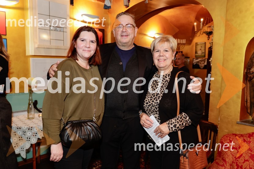  Teja Pelko, novinarka;  Robert Waltl, direktor, Mini teater;  Irena  Butoln, germanistkaSamo še enkrat gremo spat, premiera v Mini teatru