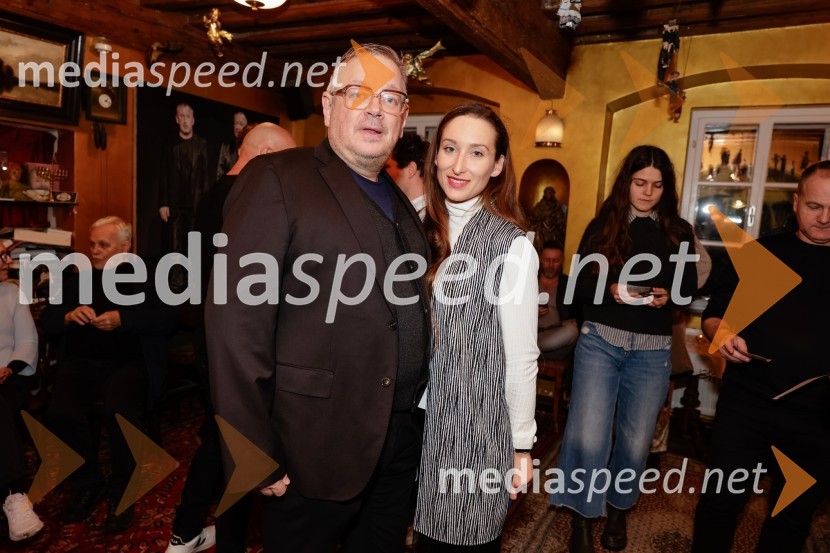  Robert Waltl, direktor, Mini teater;  Gaja Višnar, igralkaSamo še enkrat gremo spat, premiera v Mini teatru