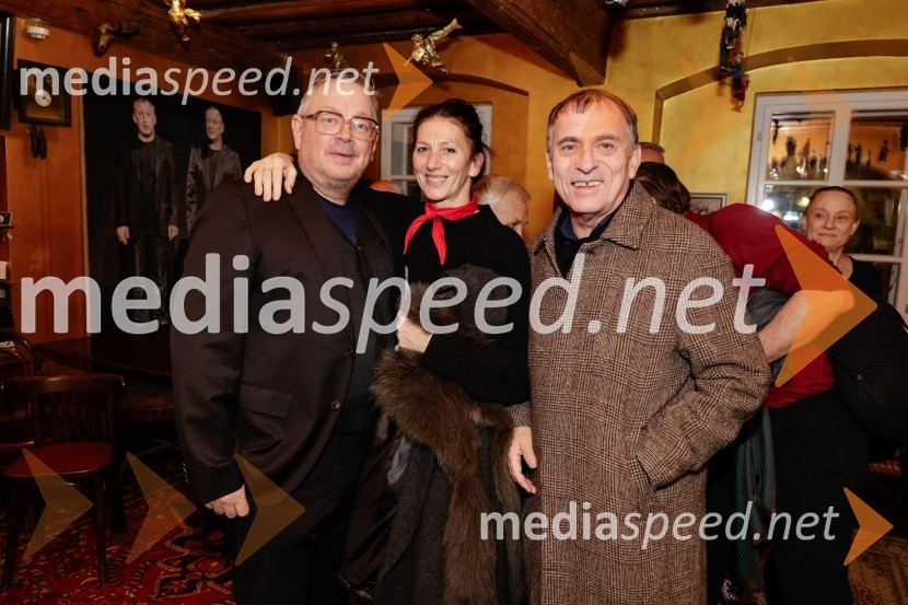  Robert Waltl, direktor, Mini teater;  Sanja Neškovič Peršin, koreografinja; nekdanja direktorica Balet Ljubljana;  Blaž Peršin, direktor Muzeja in galerije mesta LjubljaneSamo še enkrat gremo spat, premiera v Mini teatru