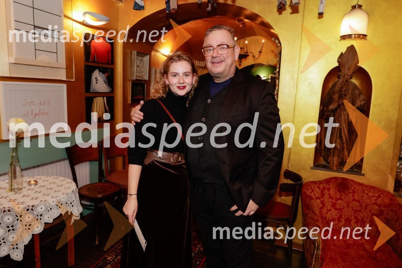  Suzana Krevh, igralka;  Robert Waltl, direktor, Mini teaterSamo še enkrat gremo spat, premiera v Mini teatru