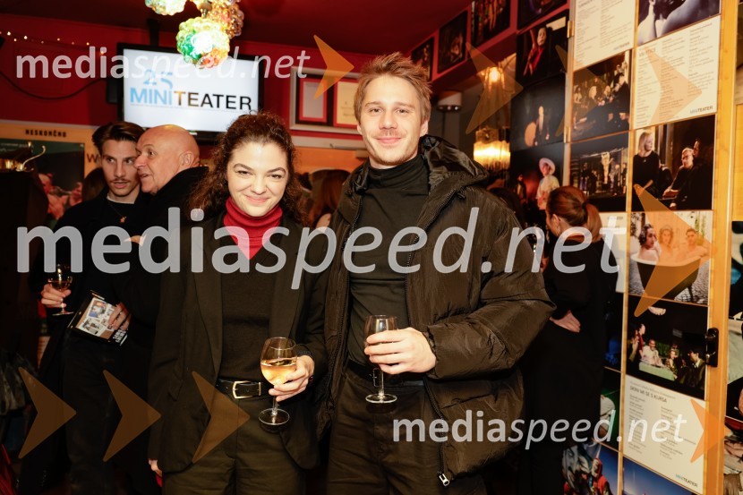  Diana  Kolenc, igralka;  Timon Šturbej, igralecSamo še enkrat gremo spat, premiera v Mini teatru