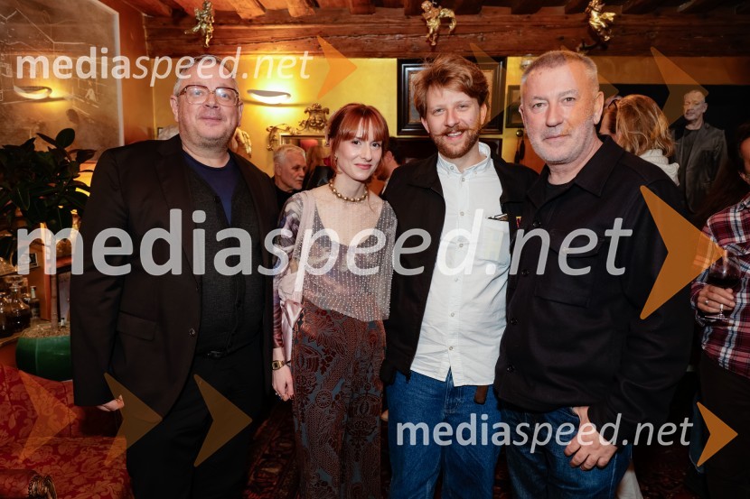  Robert Waltl, direktor, Mini teater;  Varja  Hrvatin, dramaturginja;  Jernej Potočan, režiser;  Ivica Buljan, režiserSamo še enkrat gremo spat, premiera v Mini teatru