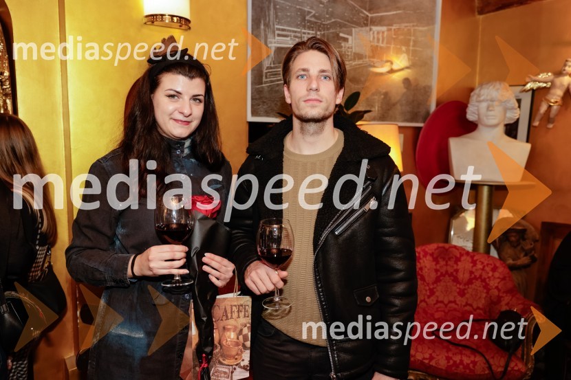  Nika  Dolgan, kustosinja;  ... Samo še enkrat gremo spat, premiera v Mini teatru