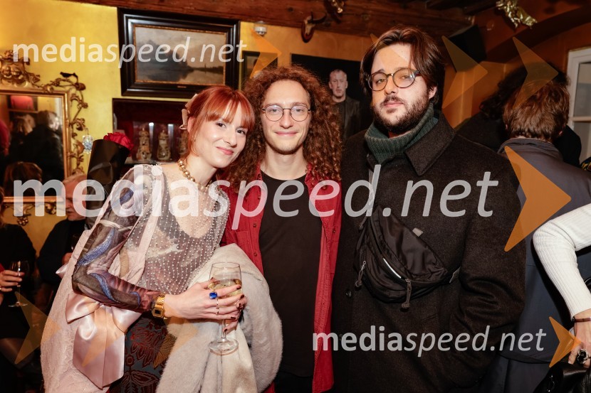  Varja  Hrvatin, dramaturginja;  Filip  Mramor, igralec;  Jan Krmelj, režiserSamo še enkrat gremo spat, premiera v Mini teatru