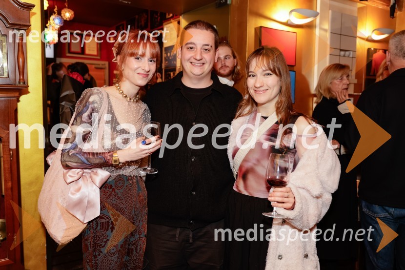  Varja  Hrvatin, dramaturginja;  Domen Lušin, oblikovalec svetlobe;  ... Samo še enkrat gremo spat, premiera v Mini teatru