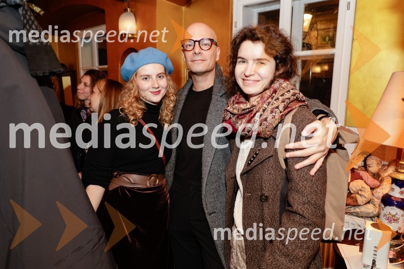  Suzana Krevh, igralka;  ... ;  Nina Čehovin, kostumografkaSamo še enkrat gremo spat, premiera v Mini teatru