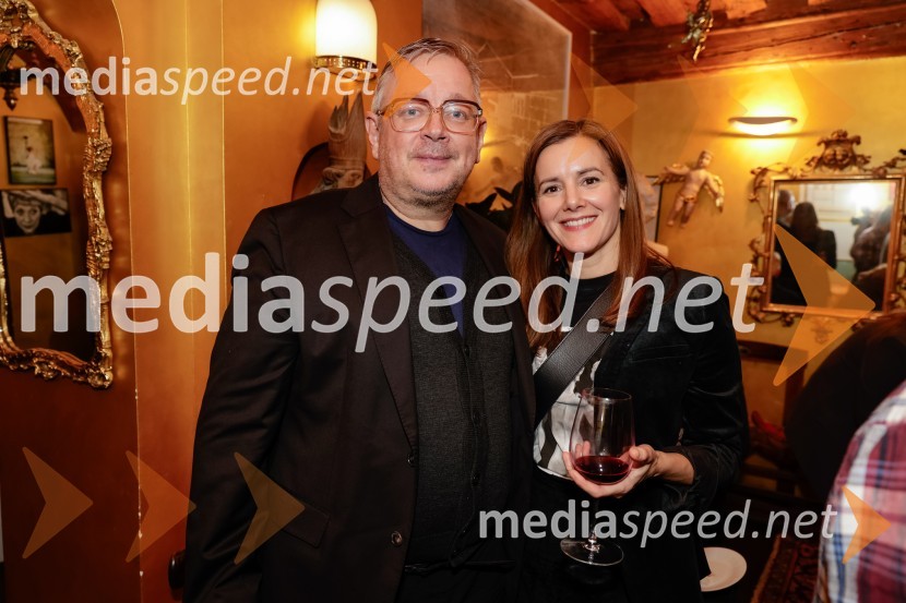  ... ;  Robert Waltl, direktor, Mini teaterSamo še enkrat gremo spat, premiera v Mini teatru