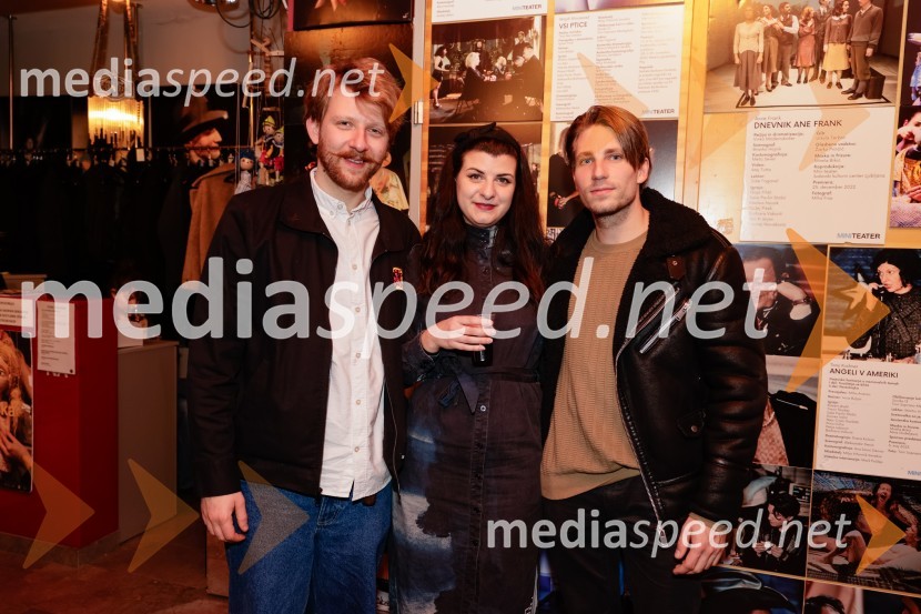  Jernej Potočan, režiser;  Nika  Dolgan, kustosinja;  ... Samo še enkrat gremo spat, premiera v Mini teatru