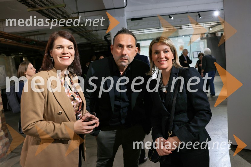  Maruša Uranjek, direktorica, Trimo Group Združeno Kraljestvo;  Janez Kunič, komercialni direktor, Trimo;  Barbara Uranjek, direktorica, Britansko-slovenska gospodarska zbornicaV Londonu razstava Radovana Jenka in razprava o prihodnosti trajnostne prenove urbanih območij