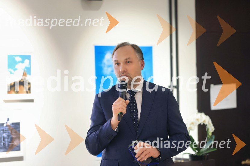  Mart D. Buh, vodja poslovnega razvoja, Britansko-slovenska gospodarska zbornicaV Londonu razstava Radovana Jenka in razprava o prihodnosti trajnostne prenove urbanih območij